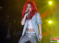 邓紫棋皮裤翘臀照片:邓紫棋的下部