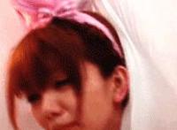 阴首里塞黄瓜动态图:闺密互相帮忙用黄瓜