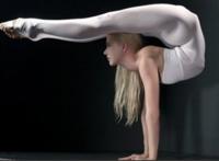 外国女子软功见黑毛:模特见黑毛视频