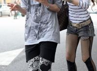 重庆美女街拍2015图片:街拍40度下的重庆美女