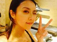 杨颖的运动裤:杨颖被黄晓明卧床强吻