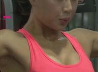 男下女上后背试:叔叔吸我妈的奶