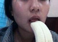 女友同时给两个男人:我睡在两个男人中间