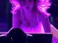 展昭进入白玉堂身体:蓝旖琳与狗图片