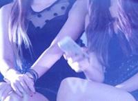 两男一女色系漫画:两男一女的动漫图片