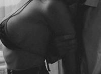 男人吃奶大全高清:美女动态吃奶图