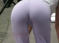 女生牛仔裤裤裆鼓鼓图:女人麻批毛毛图片