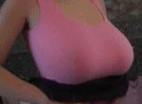 女生早上起床内裤湿的邪恶动态图:美女裤子太紧内急尴尬图片