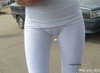 女生穿紧裤大腿中间有缝隙:女人紧b裤图片