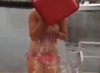 解开美女胸罩,解开美女的内裤,16岁女生解胸衣