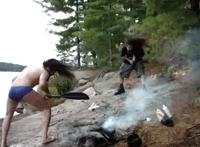 男人舔女人的乳头,视频:男人插女生阴间动态图