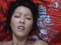 骚女人用铁链磨潶动态图:雨后邪恶动态图片