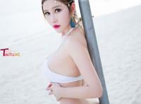 微信40岁女人发的照片:微信发大但自拍照片