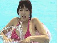 帮姐姐穿衣:姐姐下面给你吃