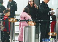 伏明霞几个孩子资料及照片