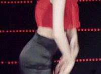 男友抱起我岔开腿接吻:坐在男友腿上拥抱亲嘴