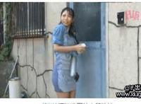 美女被雨淋湿内衣显现尴尬动态图片