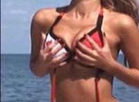 女生夹腿自慰视频教程:女生是怎么夹腿自慰