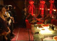 ktv陪唱女都包含什么:涉黄ktv女子排队等挑图