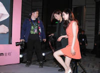 高跟鞋泥地行走视频:丝袜踩泥踩赶水视频