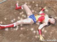 神奇女侠被活捉图片:神奇女侠最惨痛图