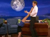 美女挑逗男主持下体动态图