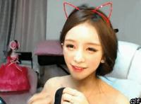 男生亲吻女生的胸部:亲吻视频超肉麻