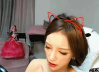 男生看女生换衣服看胸:男生亲吻女生的各部位