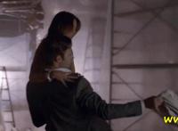 男朋友吃奶gif:两男一女前后夹击动图