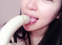 妹子吃香蕉微信动态图:妹子吃香蕉照片
