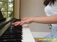 女生尿裤子的故事大全:校花尿裤子的故事