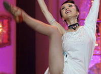 金巧巧舔图片:金巧巧劈腿,金巧巧半个屁股