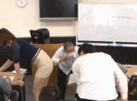 肌肉男被虐腹肌漫画:肌肉男被捏胸肌浮头