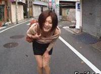 美女脱奶盖图片大全:美女喝醉被帅哥睡视频