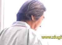 妹子的下面长什么样:妹子的胸部有多软图片