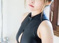 乳房图片:妹子的胸到底有多软