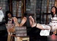 木马刑尿道惩罚:三角木马的体罚故事