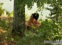 四川公园不雅视频播放:大白天公园打野战