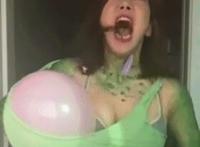 巨乳妹vs贫乳妹:巨乳vs贫乳王国gif