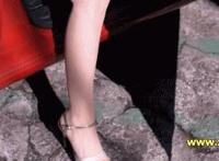 摩擦绳子动态图片:前后都是一条绳的内裤