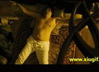 白袜子帅哥的jb:女人的嘴能吃多长的jb