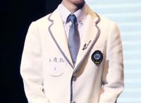 王俊凯在舞台上勃起:王俊凯下面好大