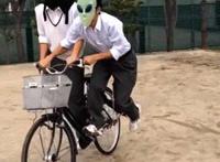 女子遭男子摸遍全身:妹子喝醉酒视频