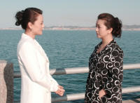 梁爱琪泳装照:梁爱琪胸走光图片