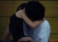 六旬老汉偷吃禁果图:情侣偷吃禁果视频短片