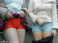 女性的骆驼峰图:明星女人骆驼趾图