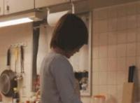 把衣服脱了让我吸吸看:美女把衣服脱了让男模