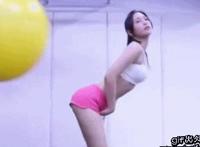 女主播衣服爆开动态图:主播直播乳摇视频