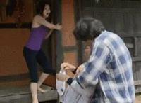 公交性骚扰不反抗:公交摸臀不反抗视频