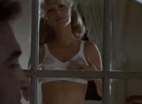 女超人被打中要害而死:女奥特曼被怪兽上电影